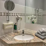 Hotel Und Wasserburg Zu 4*