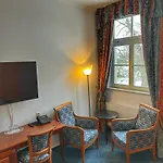 Hotel Und Wasserburg Zu 4*