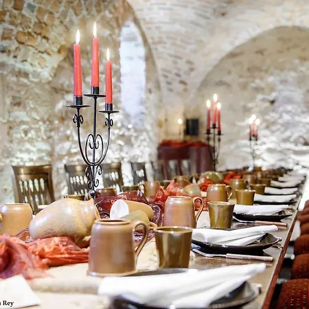 Hotel Und Wasserburg Zu 4*