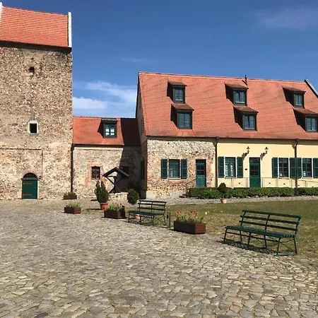 Hotel Und Wasserburg Zu 4*