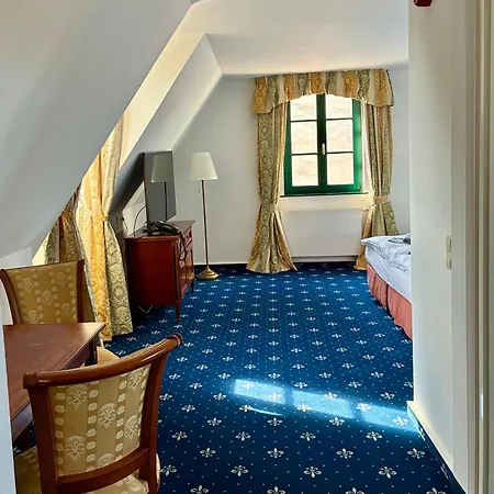 Hotel Und Wasserburg Zu