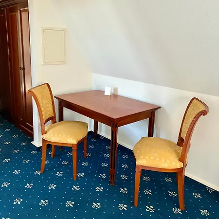 Hotel Und Wasserburg Zu 4*