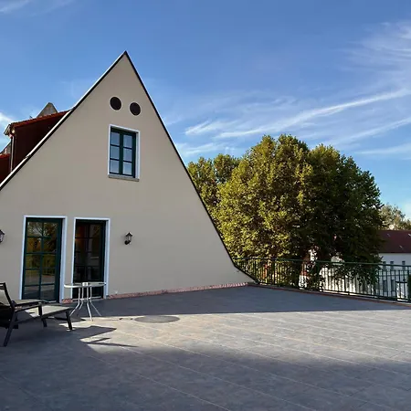 Hotel Und Wasserburg Zu