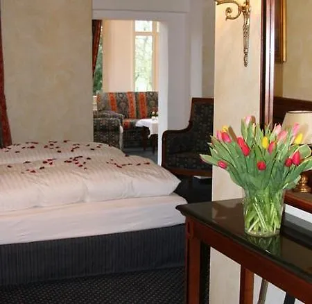 Отель Wasserburg Zu 4*