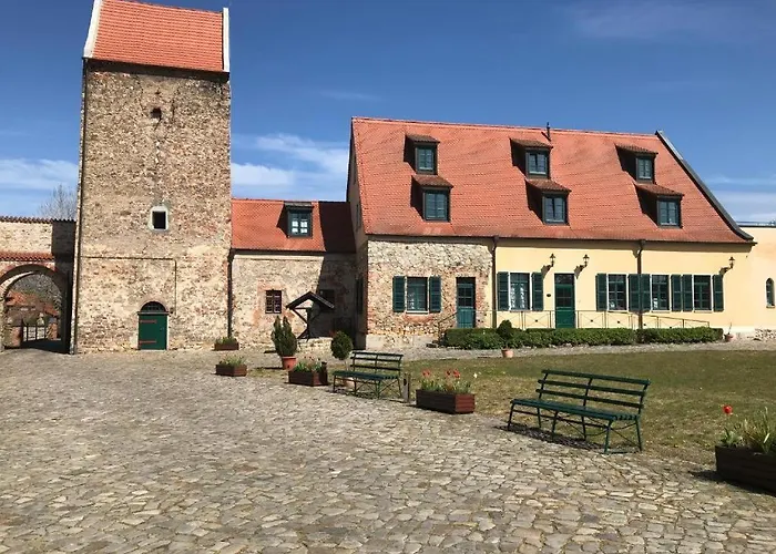 Hotel Und Wasserburg Zu 4*