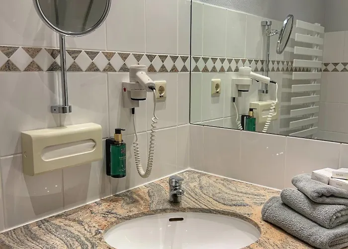 فندق Und Wasserburg Zu 4*